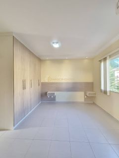 Casa de Condomínio Para Vender com 4 quartos 2 suítes no bairro Buraquinho em Lauro De Freitas