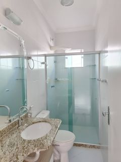 Casa de Condomínio Para Vender com 4 quartos 2 suítes no bairro Buraquinho em Lauro De Freitas