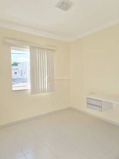 Casa de Condomínio Para Vender com 4 quartos 2 suítes no bairro Buraquinho em Lauro De Freitas