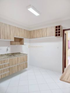 Casa de Condomínio Para Vender com 4 quartos 2 suítes no bairro Buraquinho em Lauro De Freitas