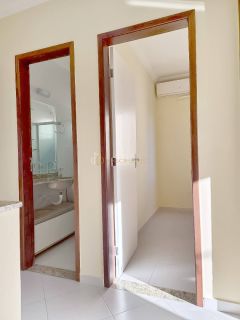 Casa de Condomínio Para Vender com 4 quartos 2 suítes no bairro Buraquinho em Lauro De Freitas