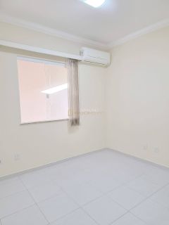 Casa de Condomínio Para Vender com 4 quartos 2 suítes no bairro Buraquinho em Lauro De Freitas