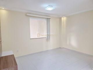 Casa de Condomínio Para Vender com 4 quartos 2 suítes no bairro Buraquinho em Lauro De Freitas