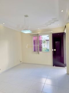 Casa de Condomínio Para Vender com 4 quartos 2 suítes no bairro Buraquinho em Lauro De Freitas