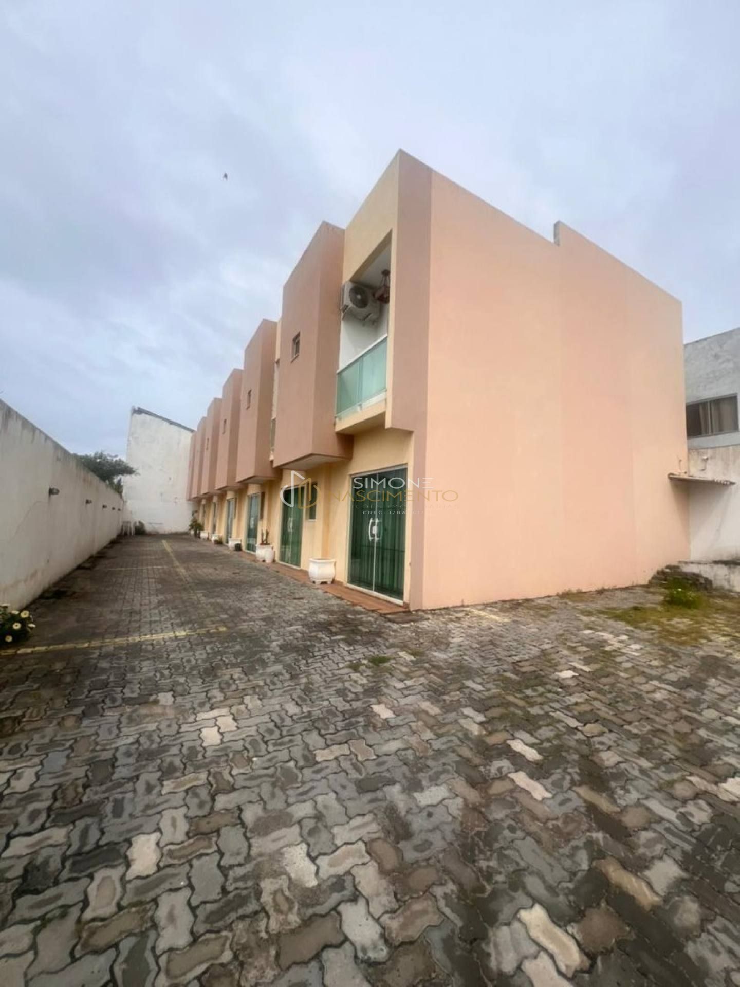 Casa de Condomínio 4/4 e  2 suítes Ipitanga