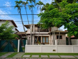 Casa à venda em condomínio fechado em Piatã