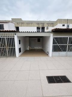 Casa Triplex em Condomínio Fechado | Itapuã