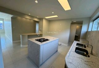 Apartamento 3/4 Reformado à Venda em Ondina – 110m²