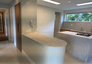 Apartamento 3/4 Reformado à Venda em Ondina – 110m²