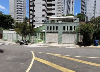 Casa de Condomínio Para Vender com 5 quartos 2 suítes no bairro Horto Florestal em Salvador