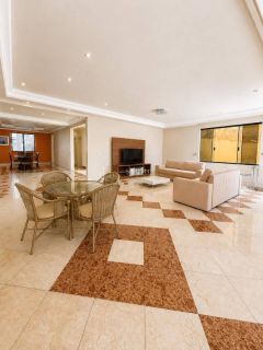 Casa Para Vender com 5 quartos 4 suítes  vila laura em Salvador