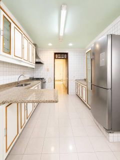 Casa Para Vender com 5 quartos 4 suítes  vila laura em Salvador