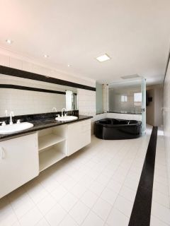 Casa Para Vender com 5 quartos 4 suítes  vila laura em Salvador
