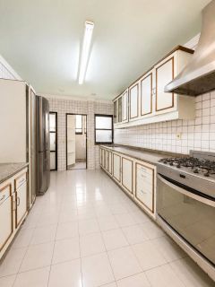 Casa Para Vender com 5 quartos 4 suítes  vila laura em Salvador