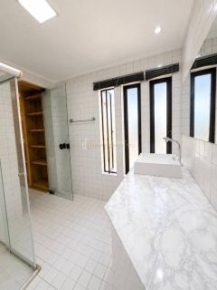 Casa Para Vender com 5 quartos 4 suítes  vila laura em Salvador