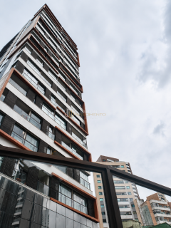 Studio Moderno Mobiliado à Venda na Barra | 22m² | Varanda | 1 Vaga | Infraestrutura Completa