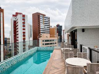 Studio Moderno Mobiliado à Venda na Barra | 22m² | Varanda | 1 Vaga | Infraestrutura Completa