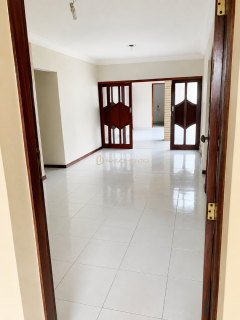Excelente oportunidade para quem busca uma casa confortável e bem distribuída no Conjunto Centenário, em Feira de Santana.