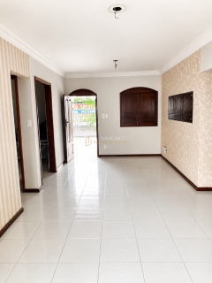 Excelente oportunidade para quem busca uma casa confortável e bem distribuída no Conjunto Centenário, em Feira de Santana.