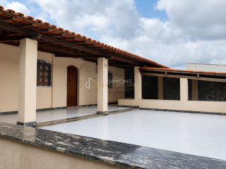 Excelente oportunidade para quem busca uma casa confortável e bem distribuída no Conjunto Centenário, em Feira de Santana.