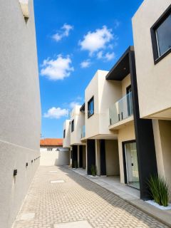 Casa de Condomínio 3 suítes no bairro Centro em Lauro De Freitas