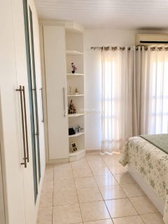 Casa de Condomínio Para Vender com 3 quartos 2 suítes  Piatã em Salvador