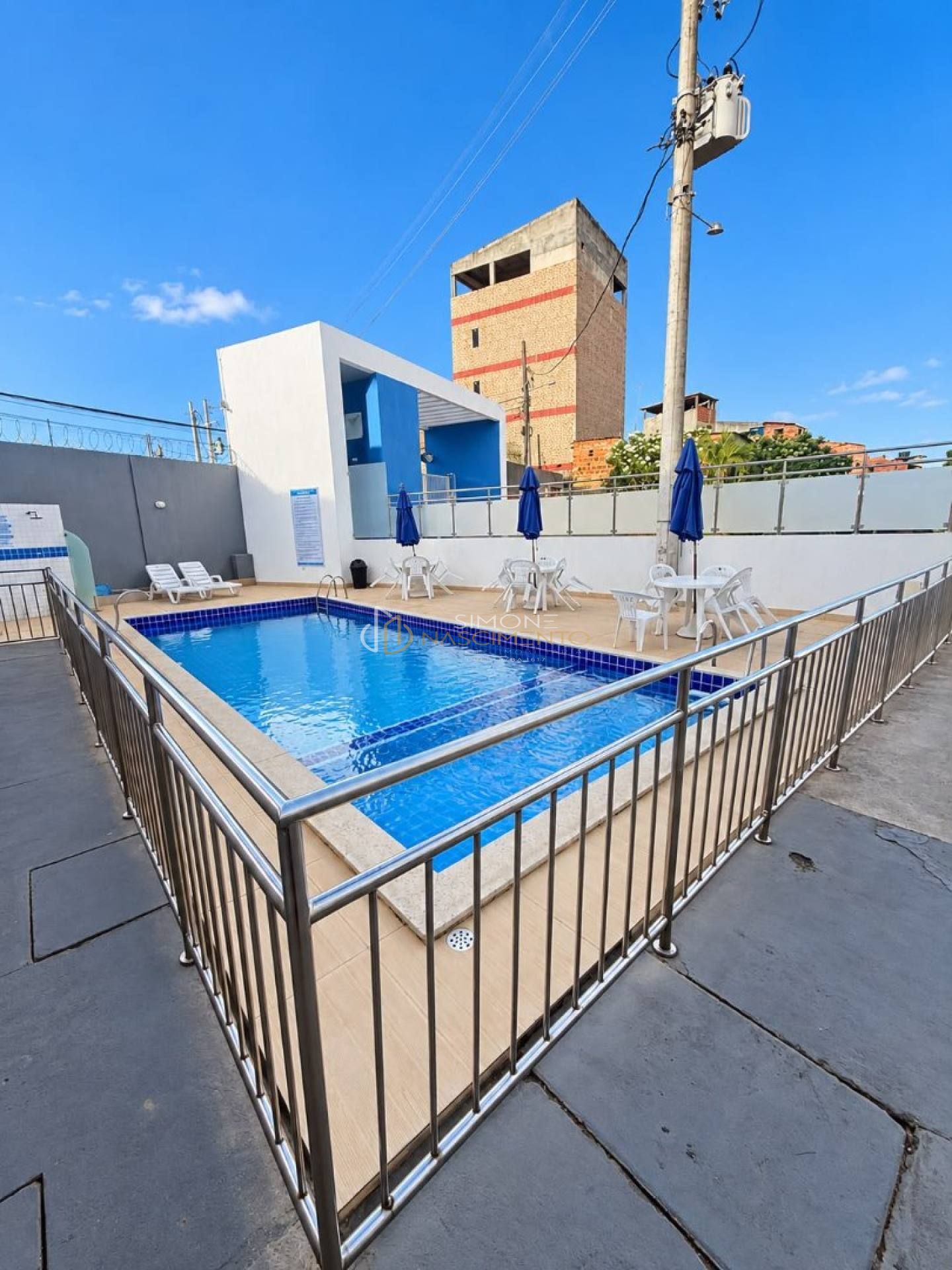 Apartamento Para Vender com 2 quartos 1 suíte Jockey Club em Lauro De Freitas