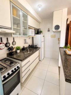 Apartamento Para Vender com 2 quartos 1 suíte Jockey Club em Lauro De Freitas