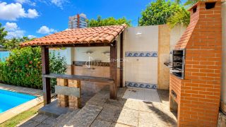 Casa Para Vender com 5 quartos 2 suítes no bairro Pituaçu em Salvador