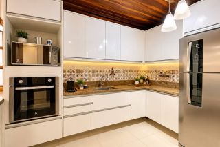 Casa Para Vender com 5 quartos 2 suítes no bairro Pituaçu em Salvador