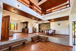 Casa Para Vender com 5 quartos 2 suítes no bairro Pituaçu em Salvador