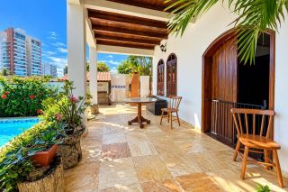 Casa Para Vender com 5 quartos 2 suítes no bairro Pituaçu em Salvador