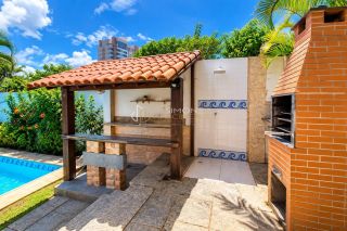 Casa Para Vender com 5 quartos 2 suítes no bairro Pituaçu em Salvador