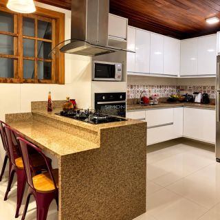 Casa Para Vender com 5 quartos 2 suítes no bairro Pituaçu em Salvador