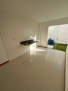 Casa de Condomínio Para Vender com 3 quartos 2 suítes no bairro Ipitanga em Lauro De Freitas