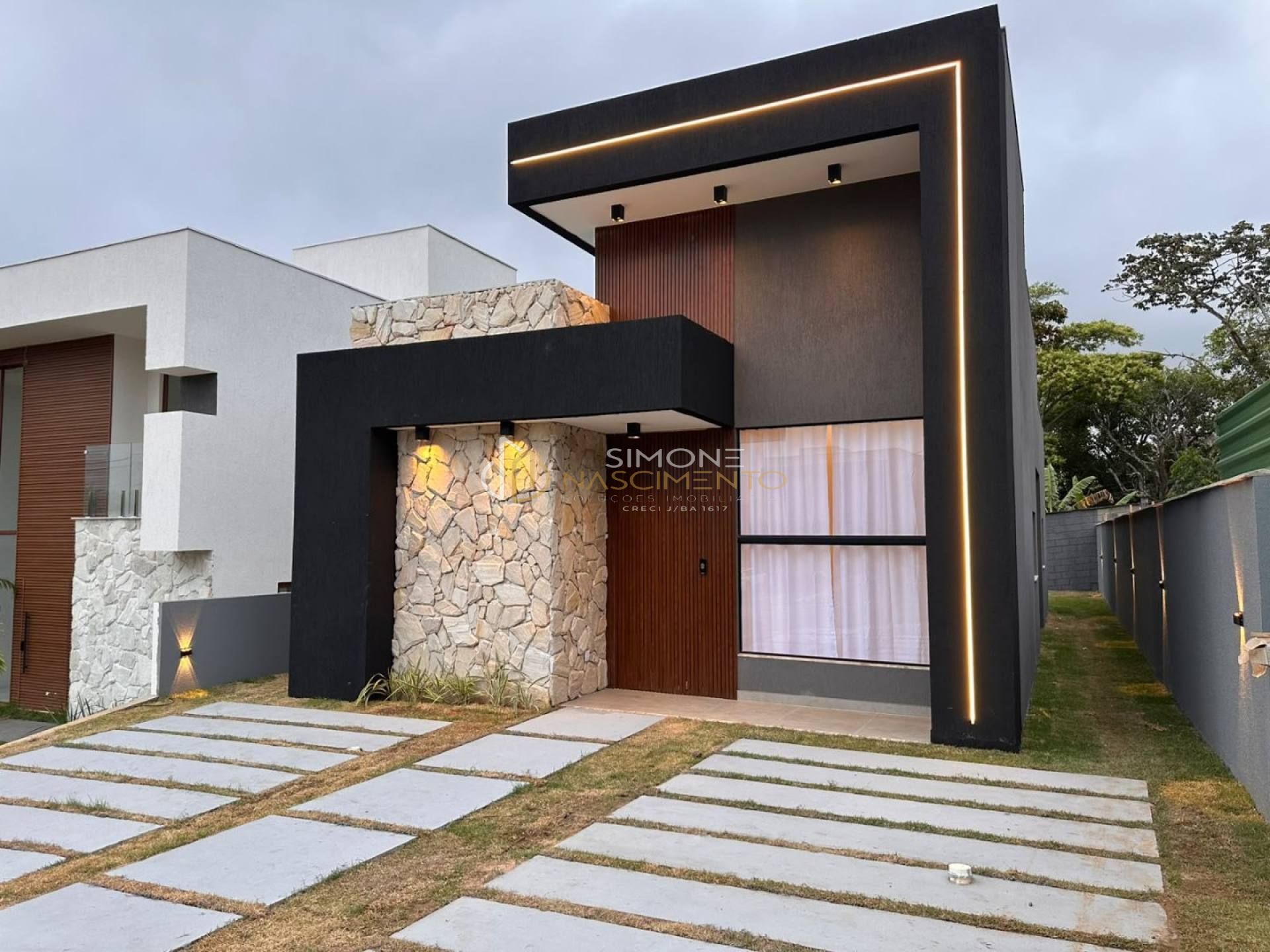 Casa de Condomínio Para Vender com 3 quartos 2 suítes no bairro Abrantes em Camaçari