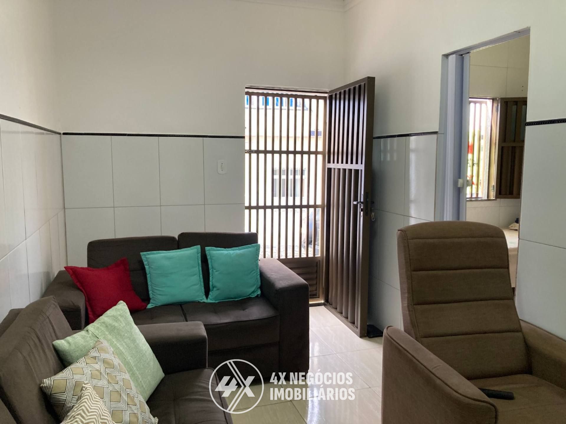 Vendo Casa Reformada com 3 quartos, sendo 1 suíte | Bairro Olaria