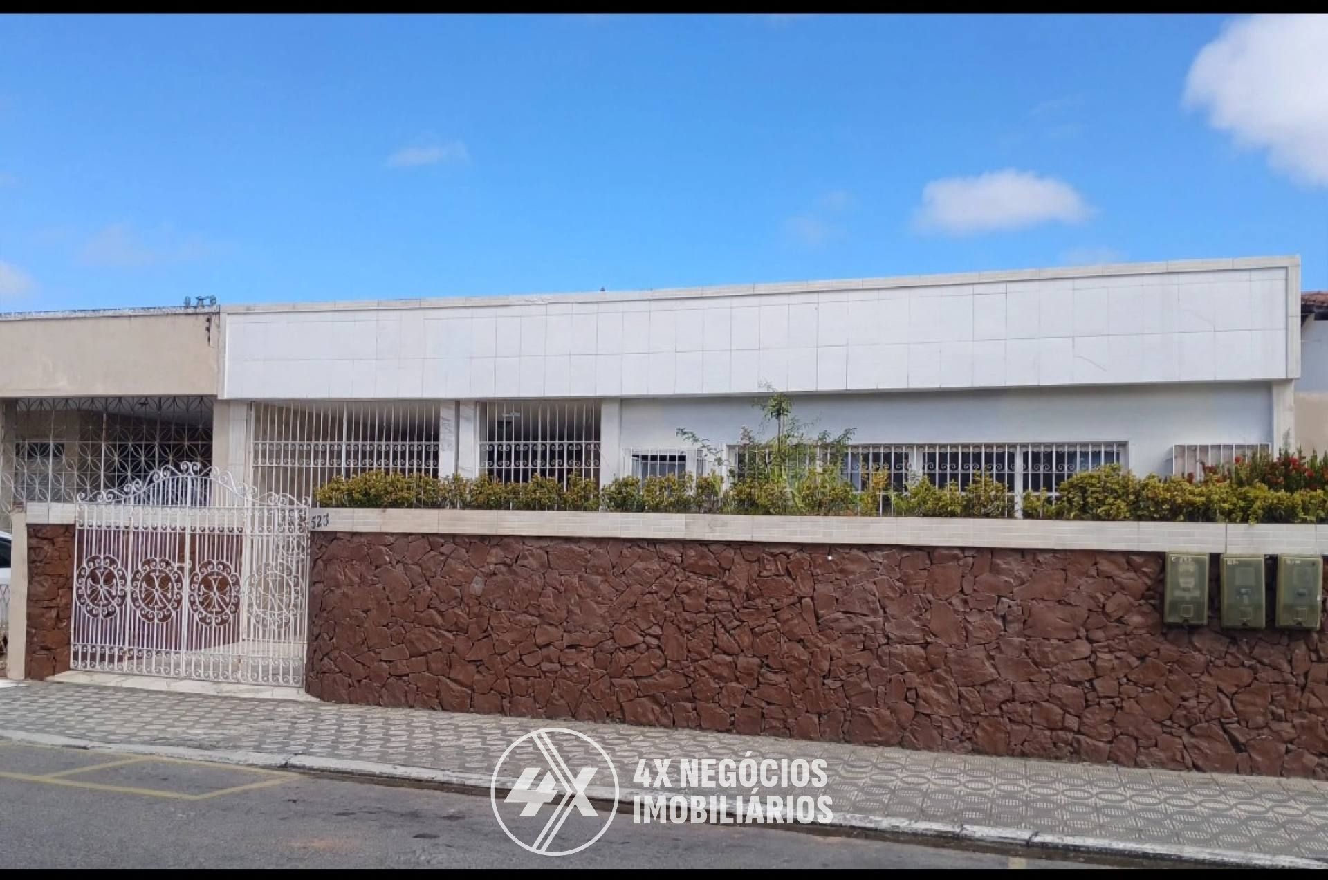EXCELENTE CASA NO BAIRRO SÃO JOSÉ