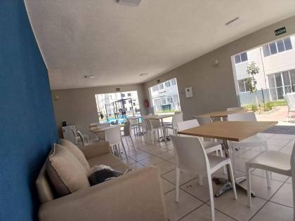 Apartamento Para Alugar com 02 quartos a 250 metros da rodovia Washington Luiz em Duque De Caxias