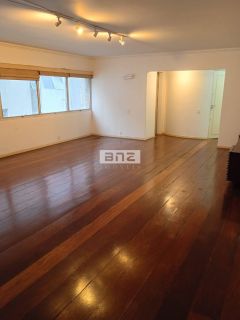 Amplo apartamento nos Jardins - 3 dormitórios - 1 suíte - 2 vagas