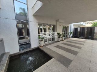 CONJUNTO COMERCIAL NA REGIÃO DO JARDIM AMÉRICA