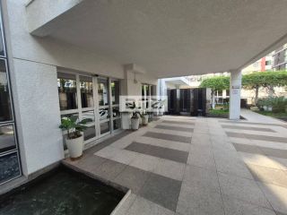 CONJUNTO COMERCIAL NA REGIÃO DO JARDIM AMÉRICA