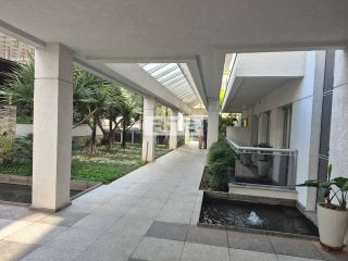 CONJUNTO COMERCIAL NA REGIÃO DO JARDIM AMÉRICA