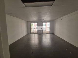 CONJUNTO COMERCIAL NA REGIÃO DO JARDIM AMÉRICA