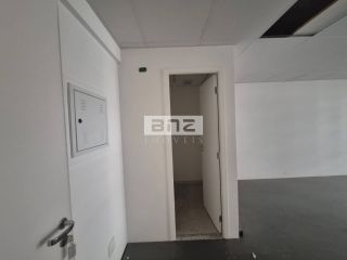 CONJUNTO COMERCIAL NA REGIÃO DO JARDIM AMÉRICA