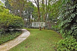 CASA COM TERRENO DE 3.100M² NA REGIÃO DA CIDADE JARDIM