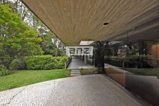 CASA COM TERRENO DE 3.100M² NA REGIÃO DA CIDADE JARDIM