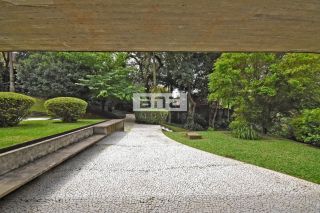 CASA COM TERRENO DE 3.100M² NA REGIÃO DA CIDADE JARDIM