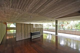 CASA COM TERRENO DE 3.100M² NA REGIÃO DA CIDADE JARDIM