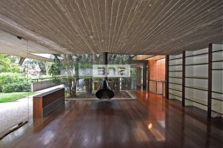 CASA COM TERRENO DE 3.100M² NA REGIÃO DA CIDADE JARDIM